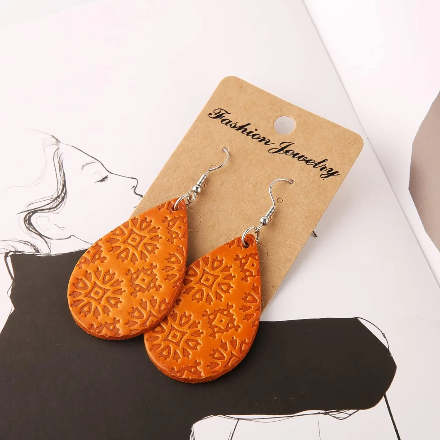 Women's leather leaf earrings fashion pendant spring, summer and autumn ladies earrings