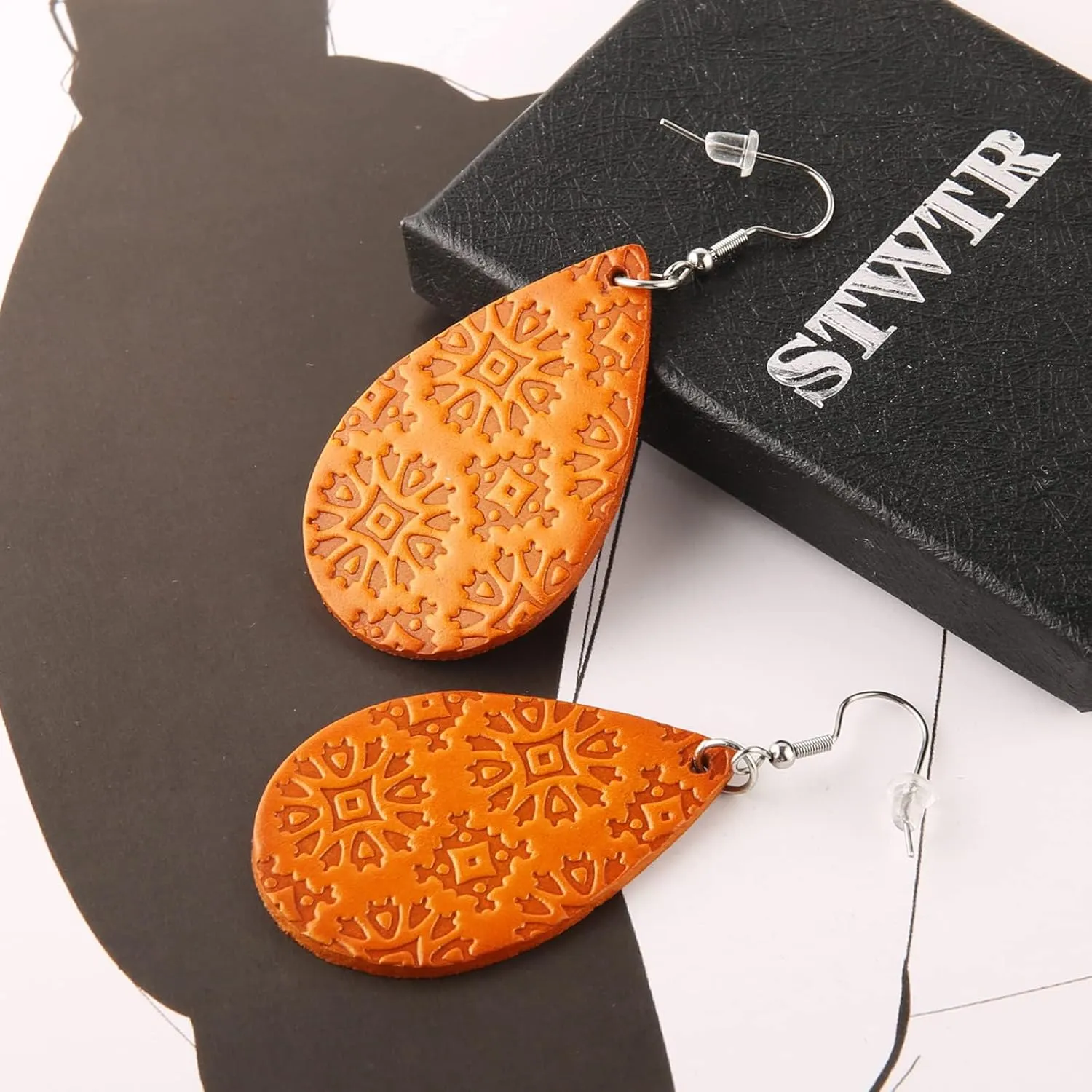 Women's leather leaf earrings fashion pendant spring, summer and autumn ladies earrings